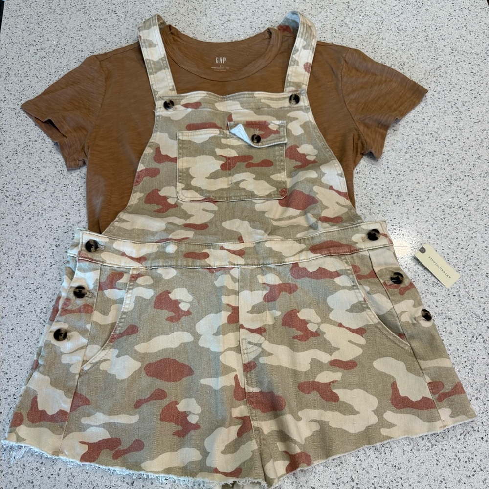 Anthropology Pilcro Camo Overalls Romper. Large.  NWT AND GAP T-shirt combo